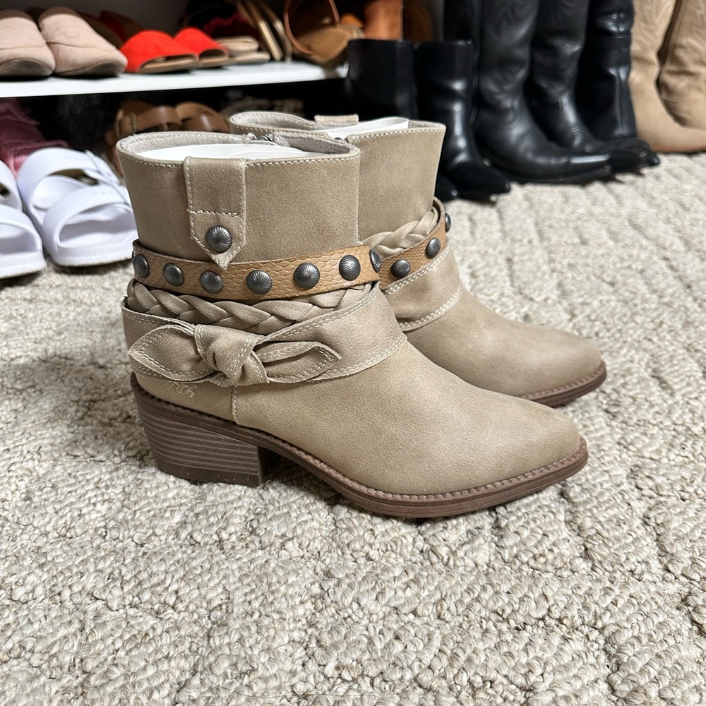 Blowfish Ankle Booties | NWT | Size 6